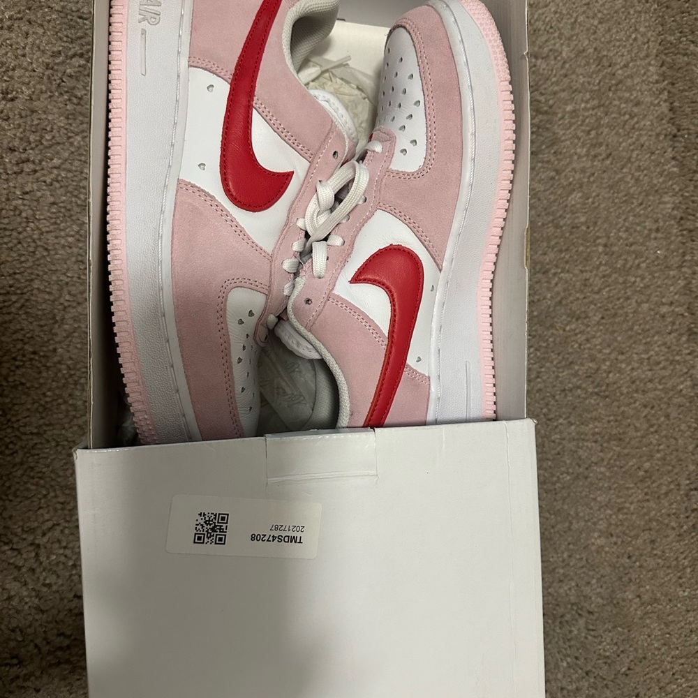 Nike Air Force 1 Valentine’s Day Limited Drop